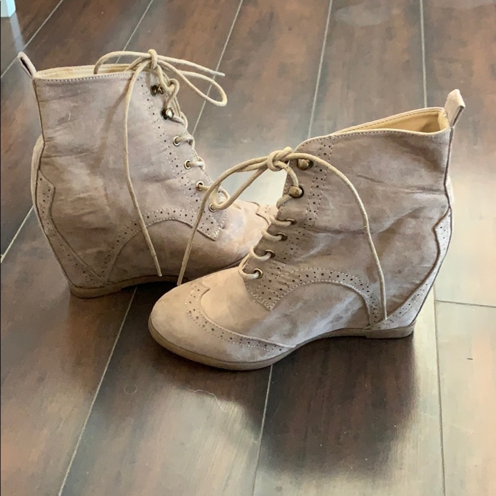 Boots - Picture 3 of 3